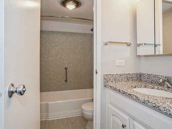 5th image of 2400 N Lakeview Ave APT 1109