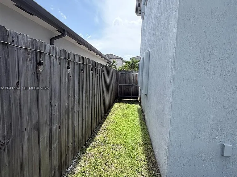268 SE 31st Ave — Photo 16