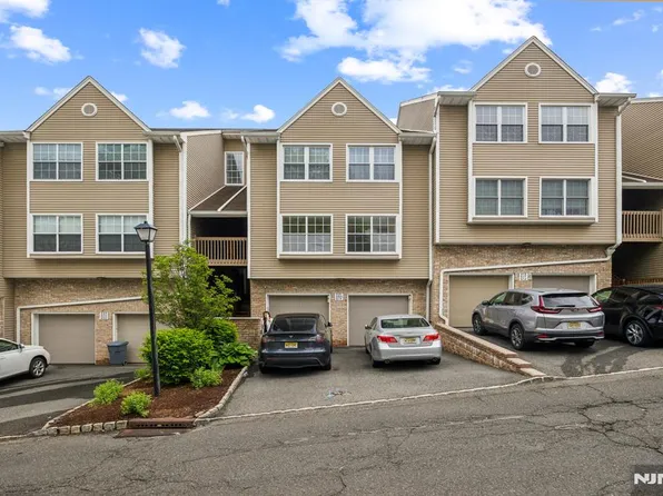 520 Windsor Dr, Palisades Park, NJ 07650