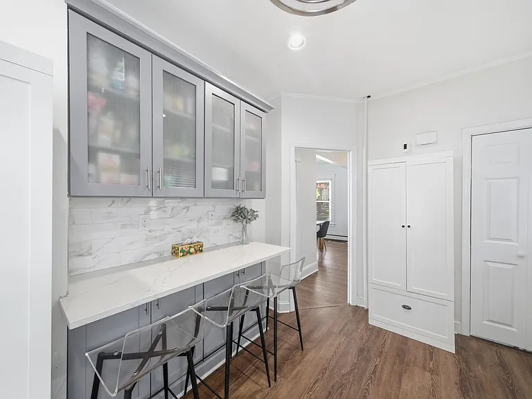 42 Spring Valley Ave — Photo 8
