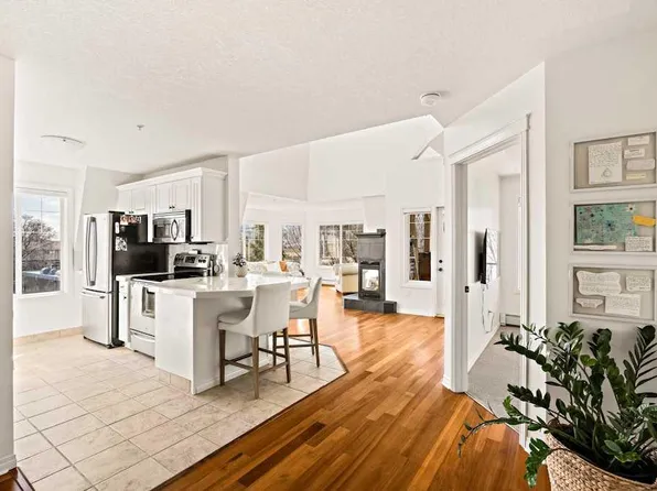 1110 S 5th Ave NW #305, Calgary, AB T2N 0R6