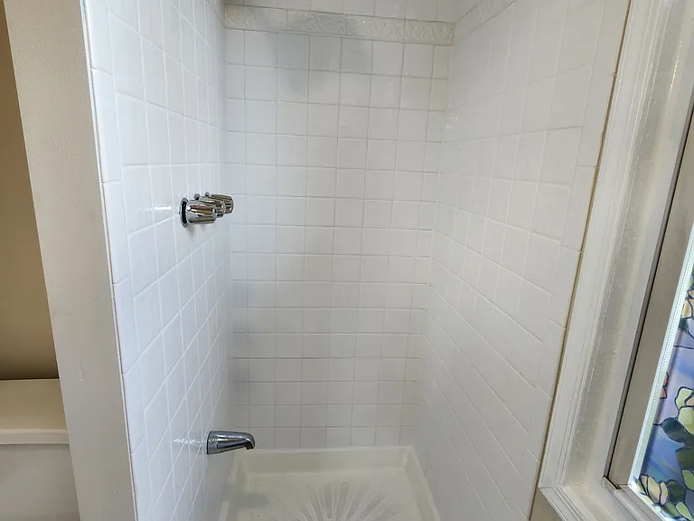 554 Parkvale Ave — Photo 20