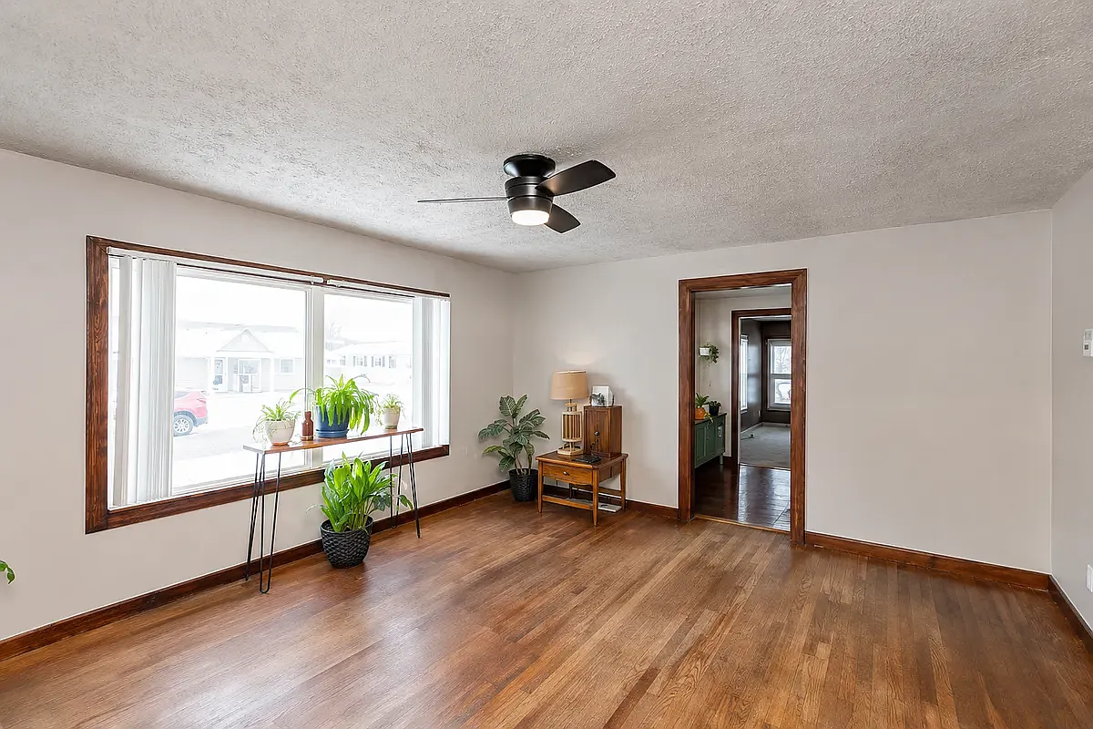 4 bed, 2368 sqft, $2,495 — Photo 3