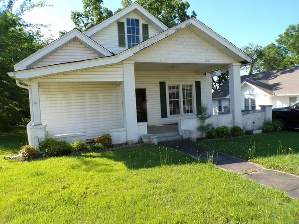 227 N 5th St, Selmer, TN 38375