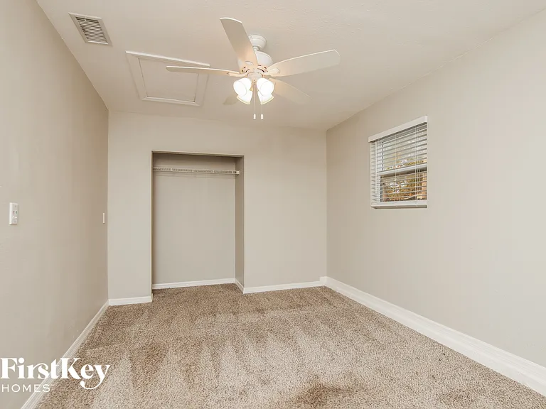 1327 Valencia St SE — Photo 12