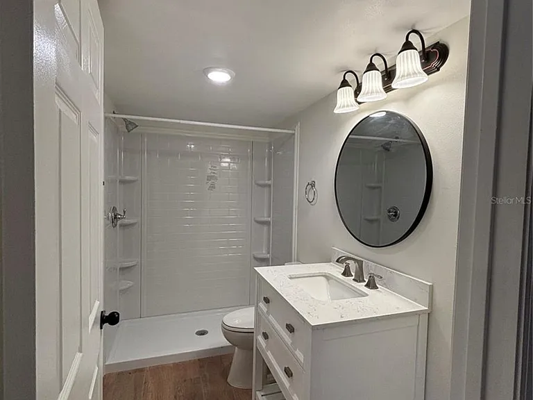 912 Lake Jessie Dr #B — Photo 2