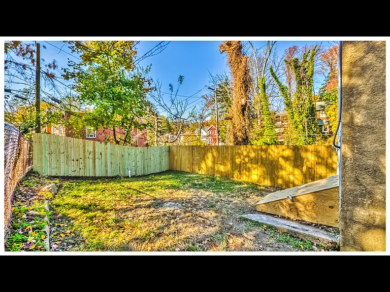 2220 Lyndhurst Ave #1 — Photo 10