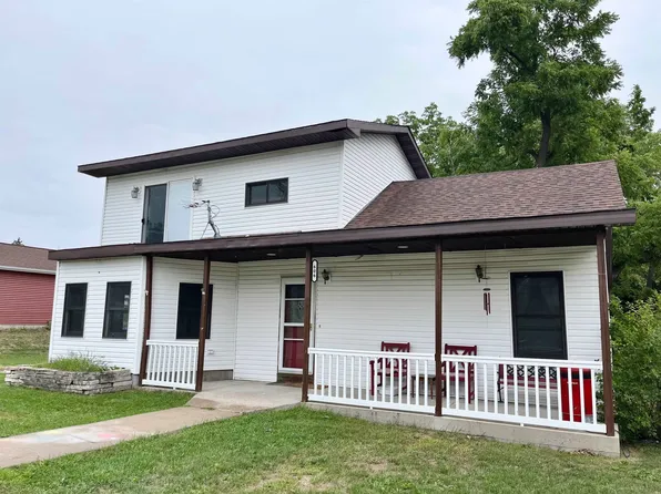 606 Bluff St, Necedah, WI 54646