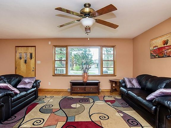4th image of 248 Kirk Dr E