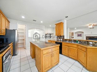 1513 Van Winkle Dr, Carrollton, TX 75007