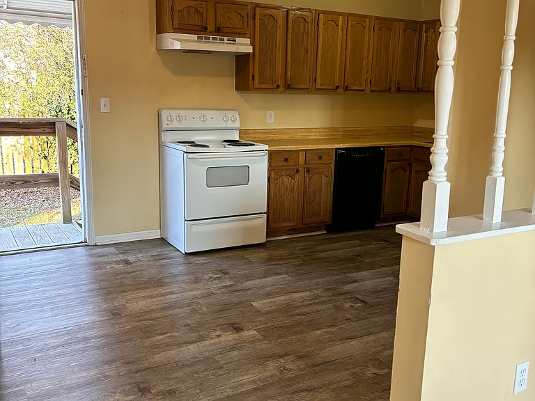 1103 Avenue A NE — Photo 4