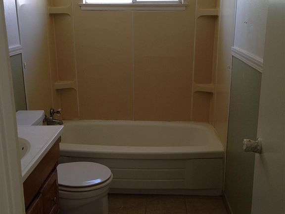 4th image of 1504 Hayden Ave