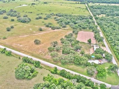 2646 Fm 822, Edna, TX, 77957