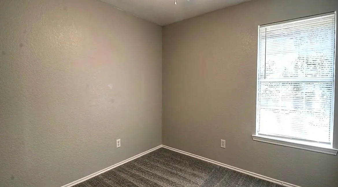 3 bed, 1100 sqft, $1,800 — Photo 2