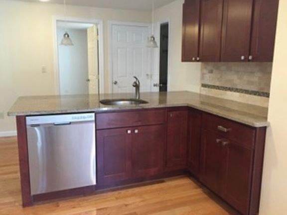 3rd image of 730 Whitney Ave