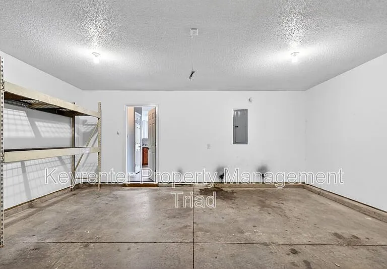 2703 Stafford St — Photo 45