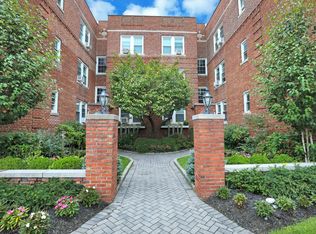 15 Gaynor Ave APT 2E, Manhasset, NY 11030