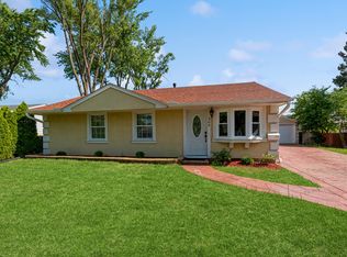 304 E Maxon Ln, Streamwood, IL