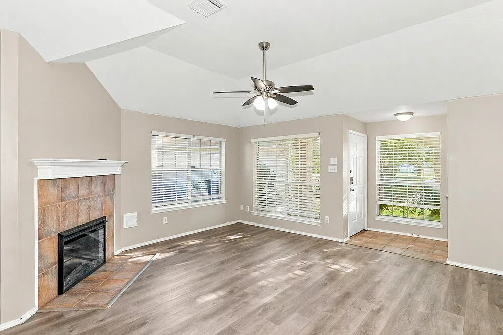 3 bed, 2.0 bath, 1428 sqft, $1,875 — Photo 3
