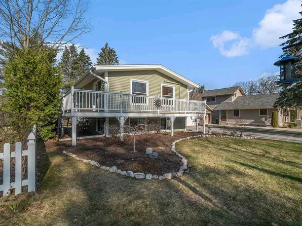 545 Arbor St, Harbor Springs, MI 49740