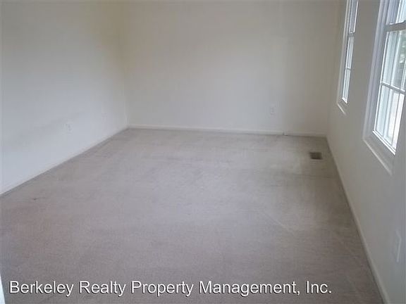 3rd image of 1005 London Company Way