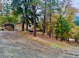 2263 Canyonville Riddle Rd, Riddle, OR 97469