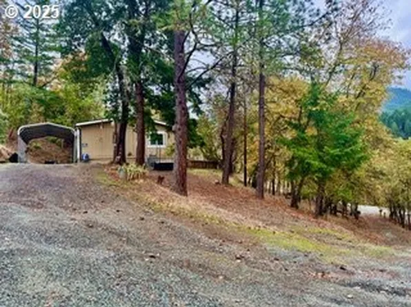2263 Canyonville Riddle Rd, Riddle, OR 97469