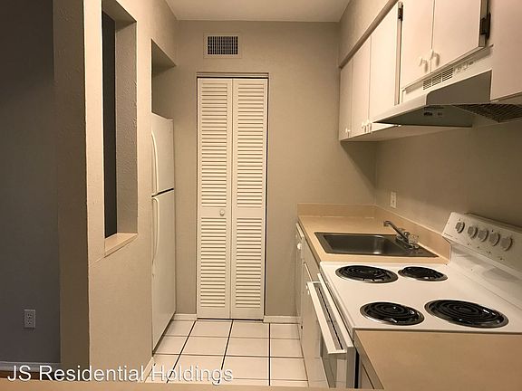 3rd image of 115 S Lois Ave APT 204