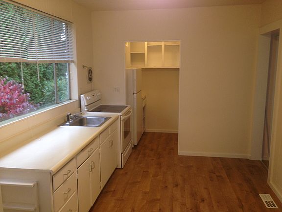 4th image of 3210 21st Ave W #A