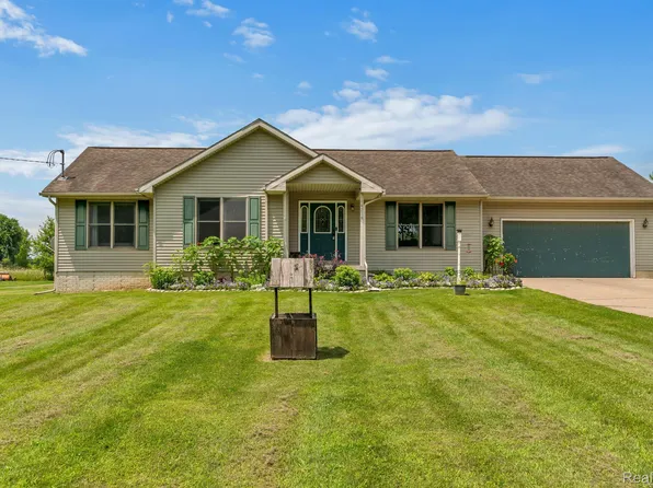 14278 McCaslin Lake Rd, Linden, MI 48451