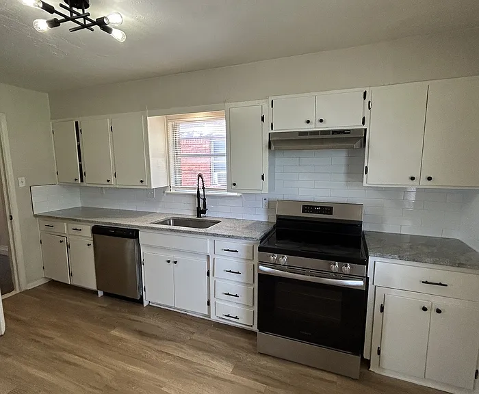 109 NE 3rd St — Photo 7