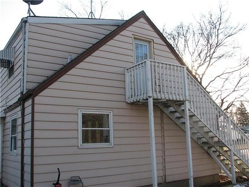 2nd image of 1906 Clay St