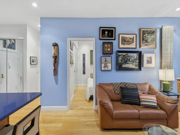 360 West 21st Street image 8 of 21