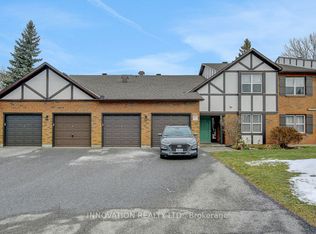 216 Equestrian Dr #B, Ottawa, ON K2M 1E2