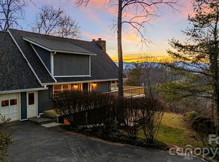 15 Crest Circle Dr, Weaverville, NC 28787