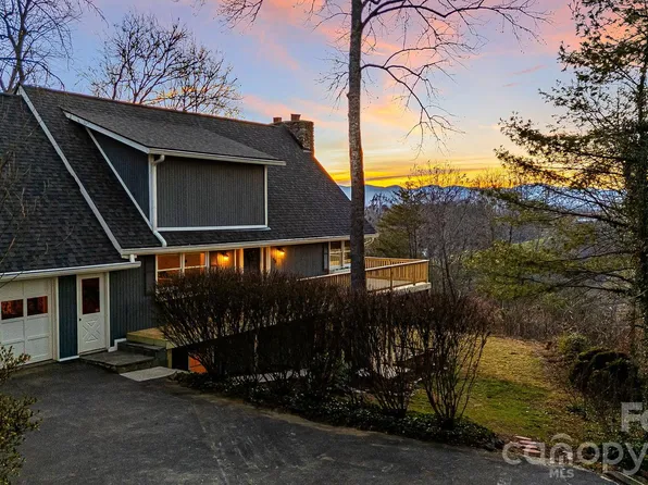 15 Crest Circle Dr, Weaverville, NC 28787