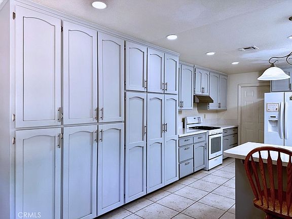 3rd image of 6963 Lennox Ave