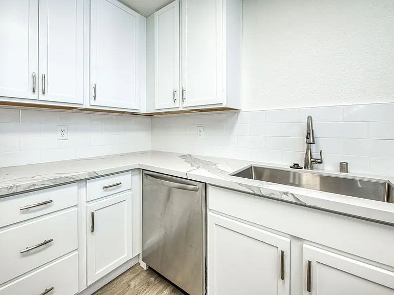 672 W Antonio Dr — Photo 13