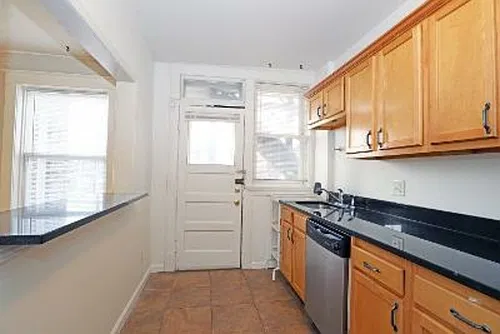 6337 N. Rosebury - Updated 4-Bedroom, 1-Bath Apartment in Clayton's Demun Neighbrohood at Demun -... — Photo 4