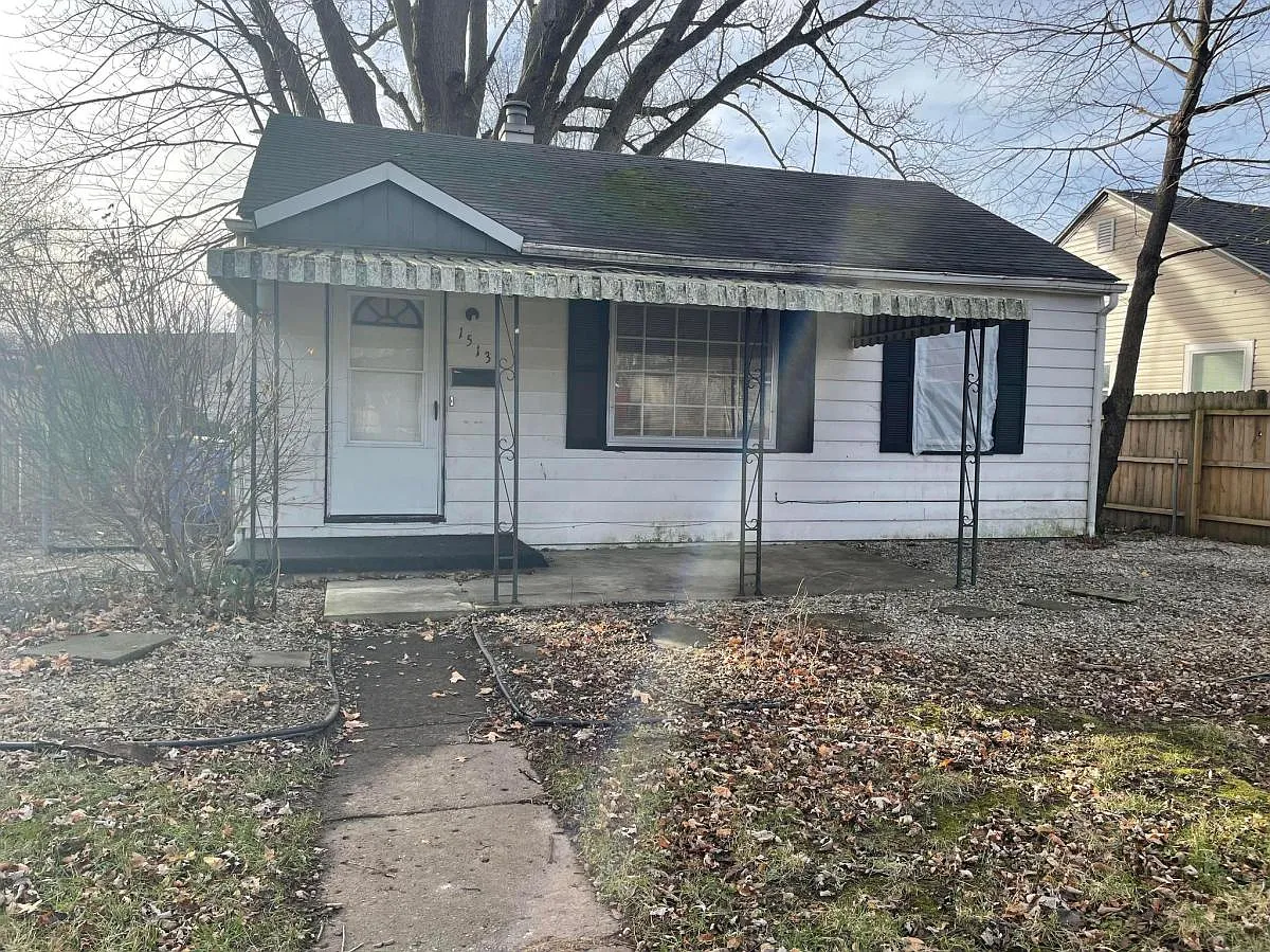 1513 W North St photo 1