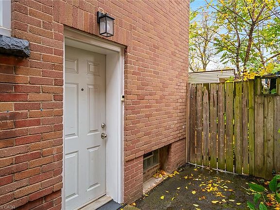 4th image of 257 Niagara St