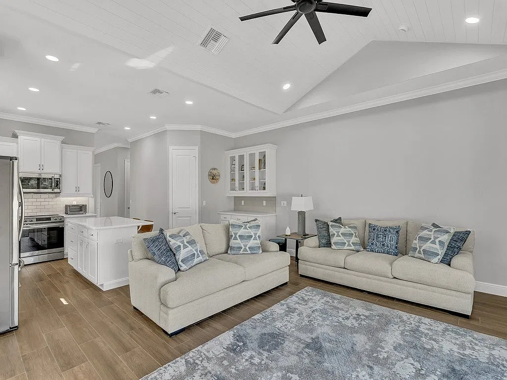 2 bed, 2.5 bath, 1842 sqft, $3,800 — Photo 4