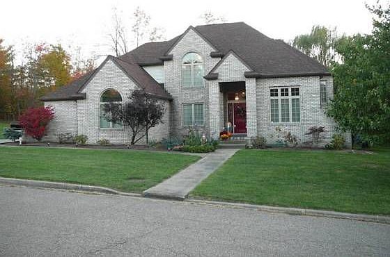 1st image of 111 Lexington Dr