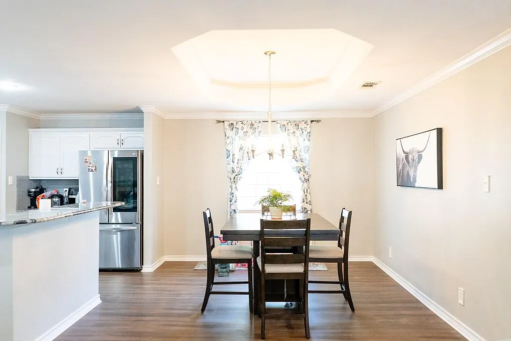 3 bed, 1800 sqft, $2,300 — Photo 4