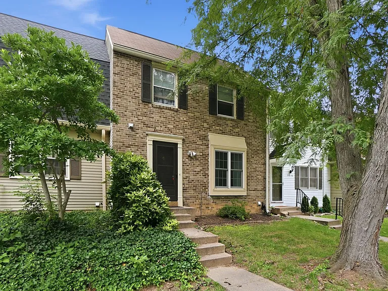 9018 Jersey Dr — Photo 1