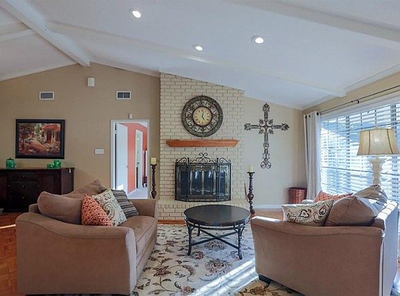 4th image of 372 Oak Hills Dr