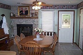 Eating Area/Fireplace