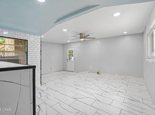 529 5th St, Chipley, FL 32428