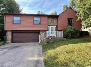 1707 Riverview Dr, Macomb, IL 61455