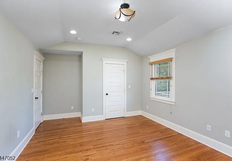 30 Gates Ave — Photo 9